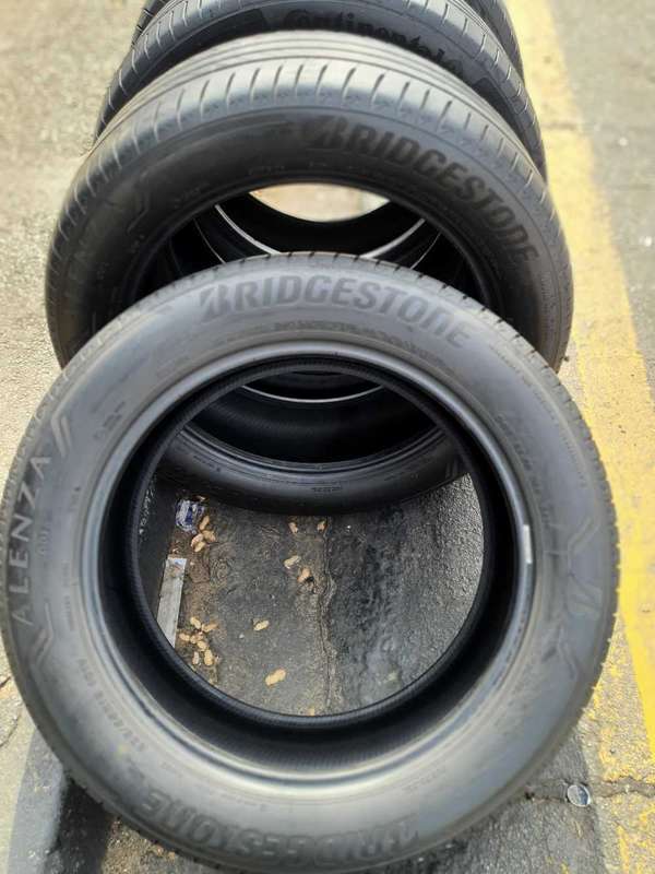 235/55/19 Non runflat tyres. Great Condition