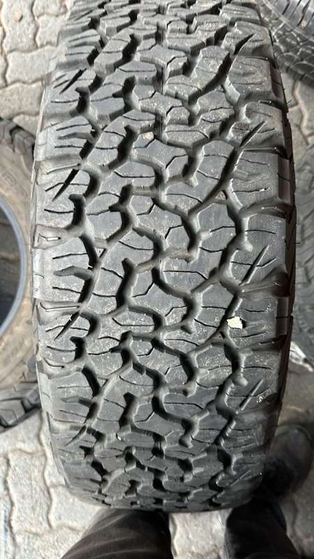 265/70/17 × 4 BF GOODRICH AT. 75% LIFE