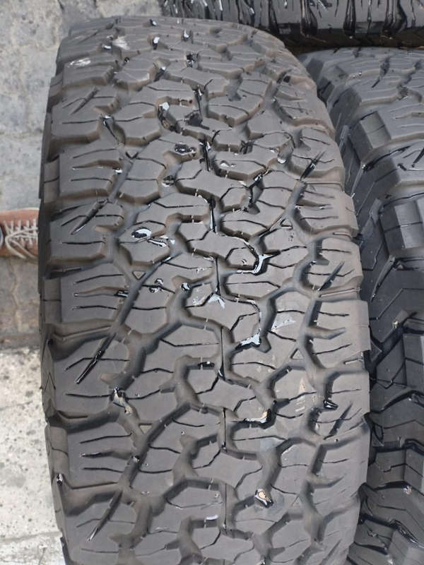 285/70/17 × 5 BF Goodrich AT Ko2 tyres
