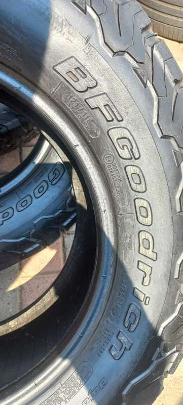 275/65/17 × 4 BF Goodrich AT Tyres. 70% On life