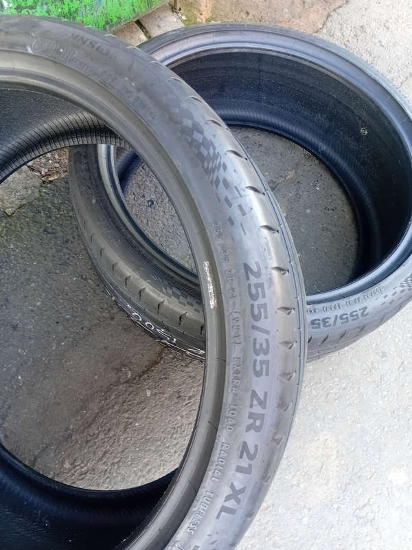255/35/21 × 2 Continental Sport Contact 7 used like new tyres