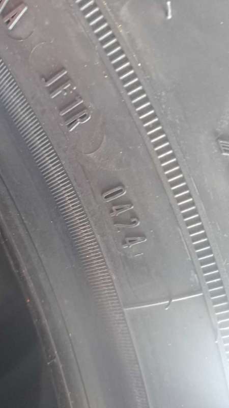 255/60/20 × 4 Goodyear Wranglar. 100%