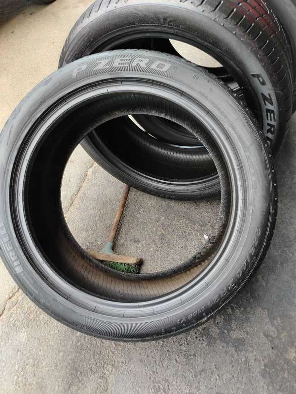 285/40/21 and 315/35/21 Pirelli Pzerro. 70% life