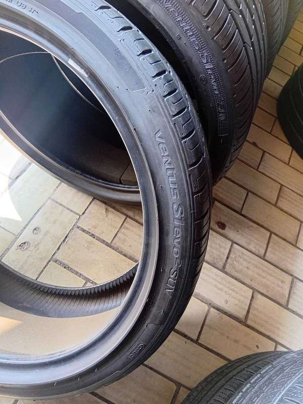 285/35/22  Hankook Ventus S1evo² SUV