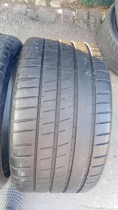 305/30/21 × 2 Michelin tyres (104Y)