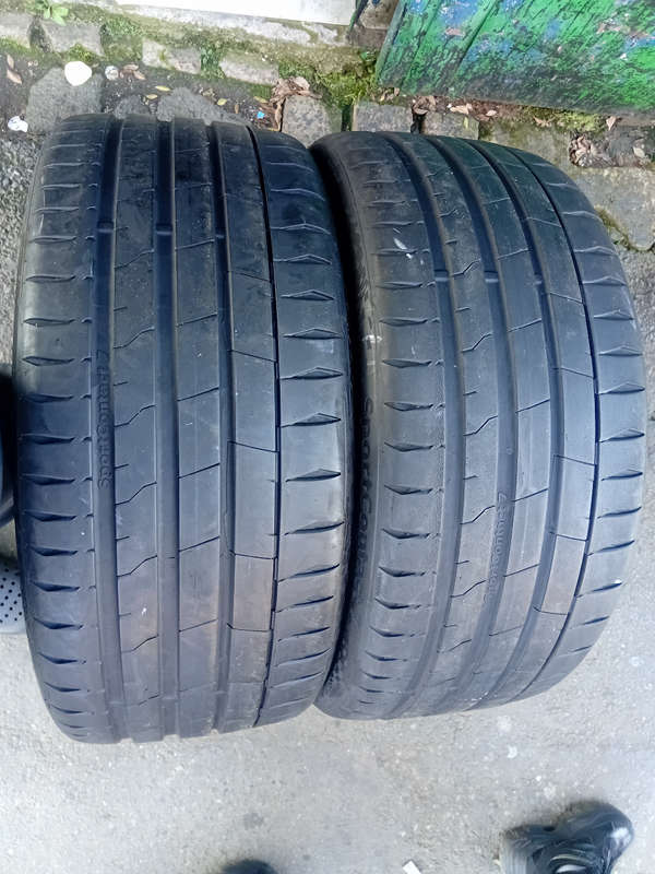 255/35/21 × 2 Continental Sport Contact 7 used like new tyres
