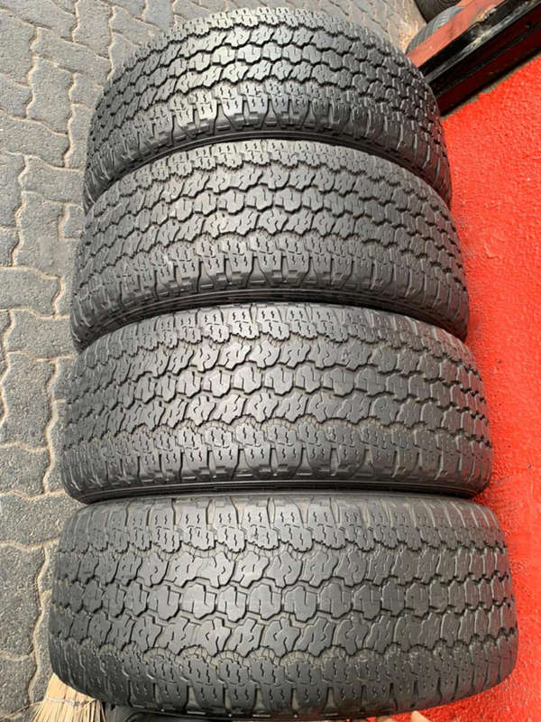 255/60/20 Goodyear Wranglar AT. Very good condition