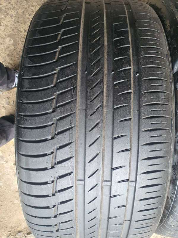 275/35/22, 315/30/22 Continental Premium Contact. 75% life