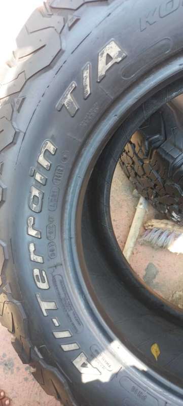 275/65/17 × 4 BF Goodrich AT Tyres. 70% On life