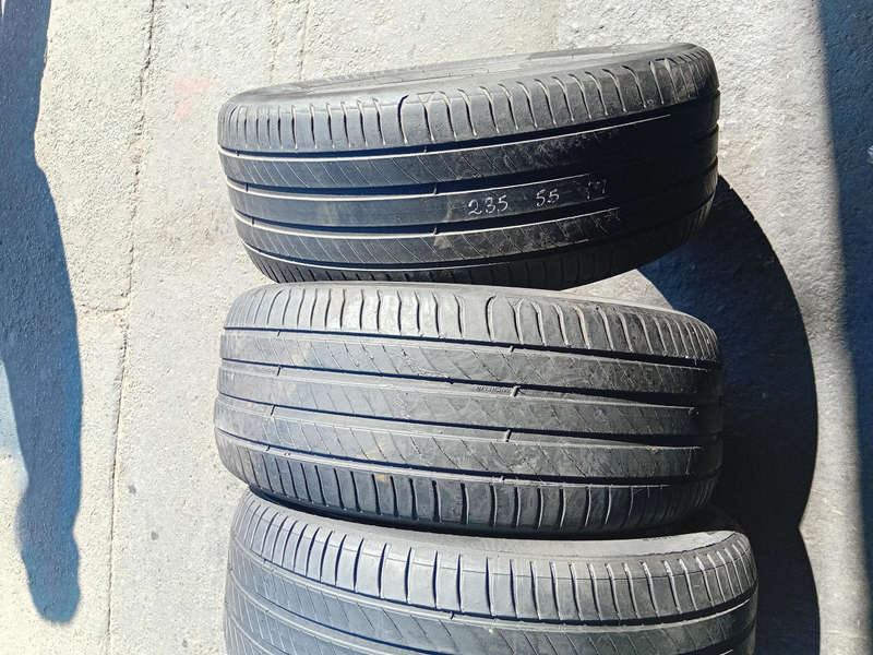 235/55/17 × 4 Michelin Primacy. Good condition