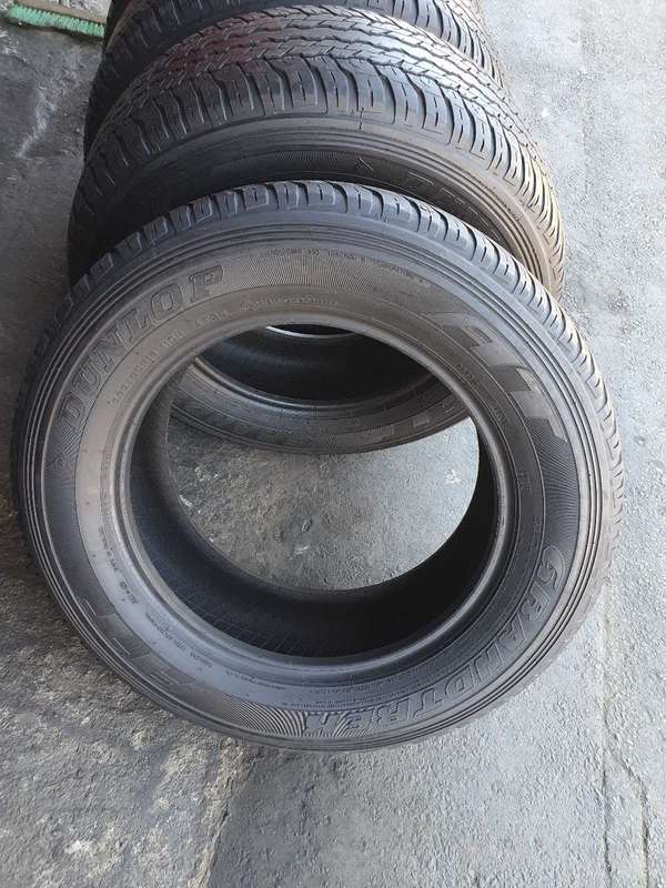 265/60/18 x 4 Dunlop Grandtrak AT. 70% thread life