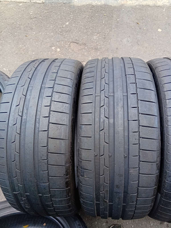 255/40/21 Continental tyres. 80% life