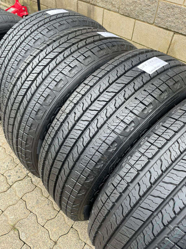 255/55/20 × 4 Goodyear Wranglar M+S 110V. Like new