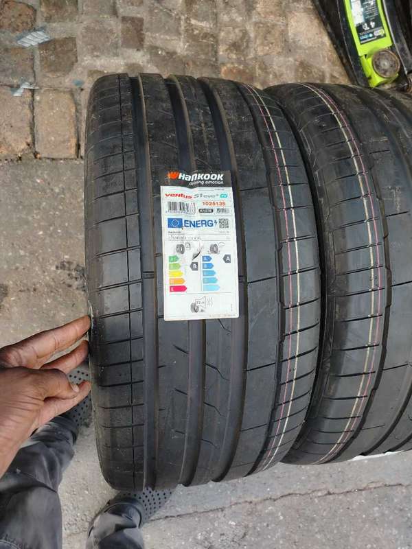 275/45/19 Hankook Ventus Tyres. 100% Life