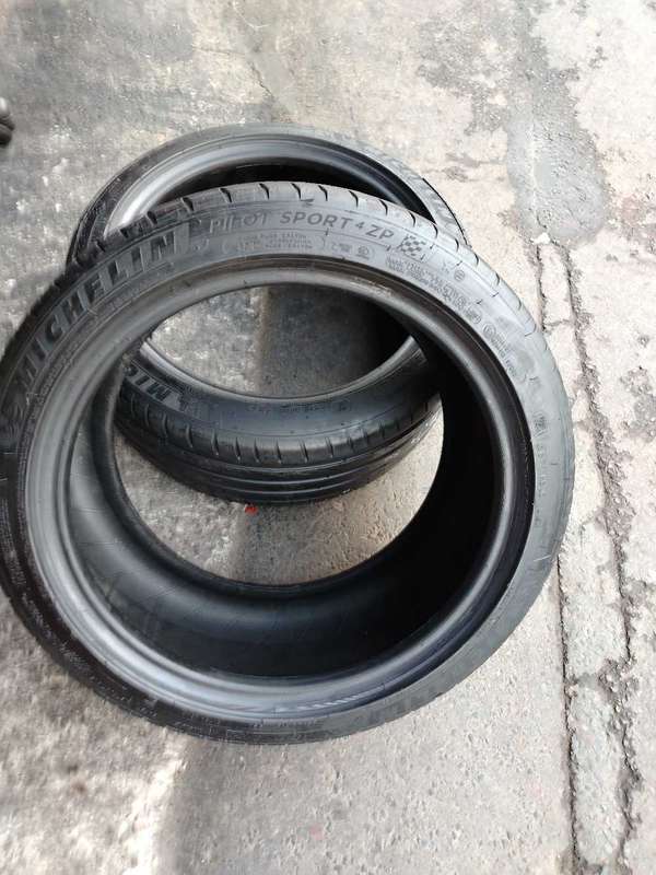 255/40/18 x 2 Michelin Runflat