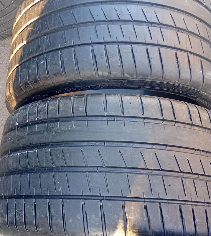 305/30/21 × 2 Michelin tyres (104Y)