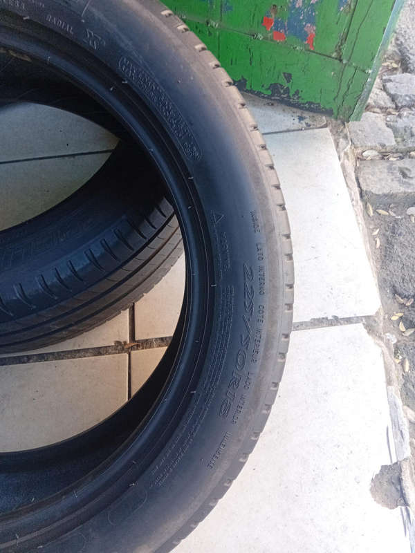 225/50/18 × 2 Michelin tyres. Fairly used