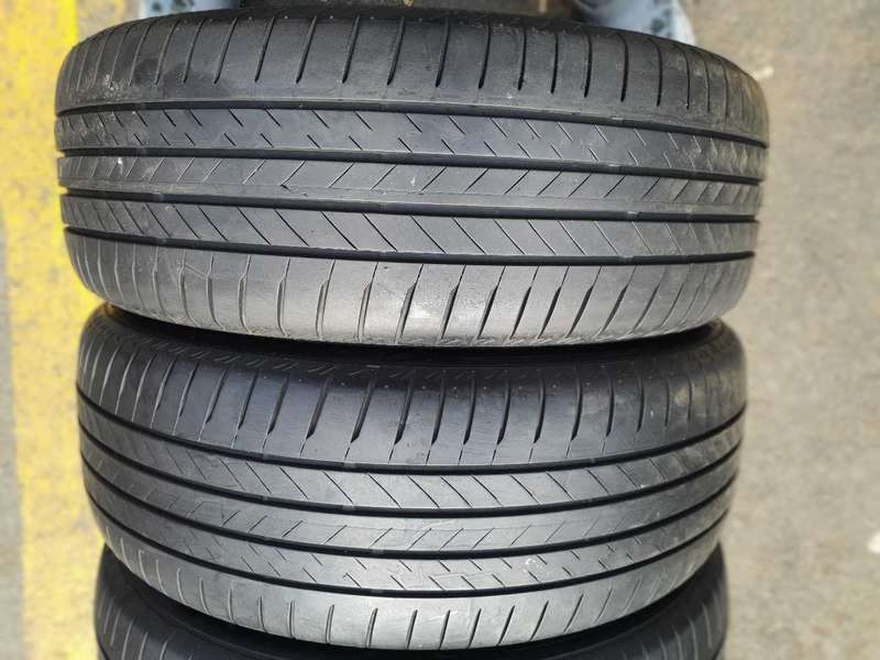 235/55/19 Non runflat tyres. Great Condition
