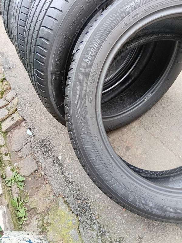 255/45/20 Michelin tyres. Good condition