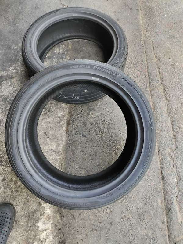 215/45/18 x 2 Kumho tyres