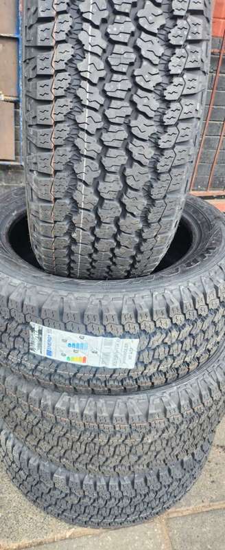 255/55/19 Goodyear Wrangler AT. %