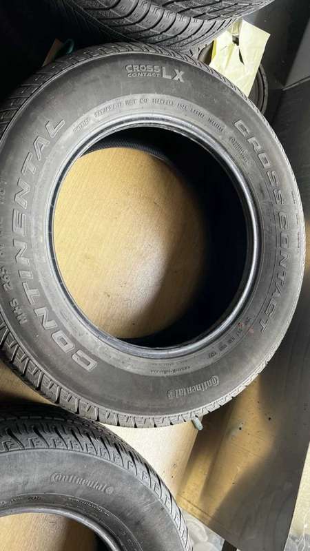 265/60/18 x 4 Dunlop Grandtrak AT. 70% thread life