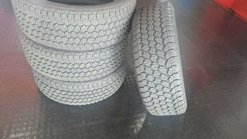 255/60/20 × 4 Goodyear Wranglar. 100%