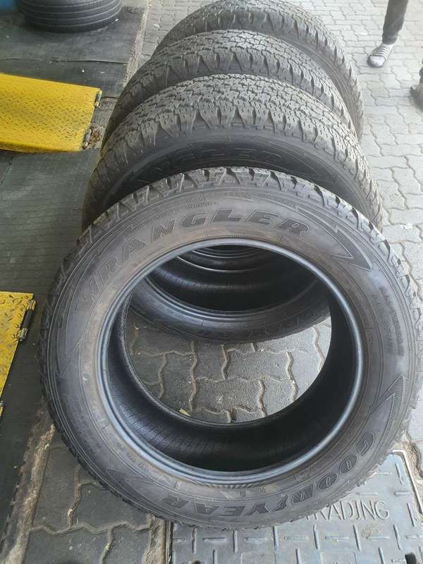 255/60/20  Goodyear Wranglar AT. 70% life