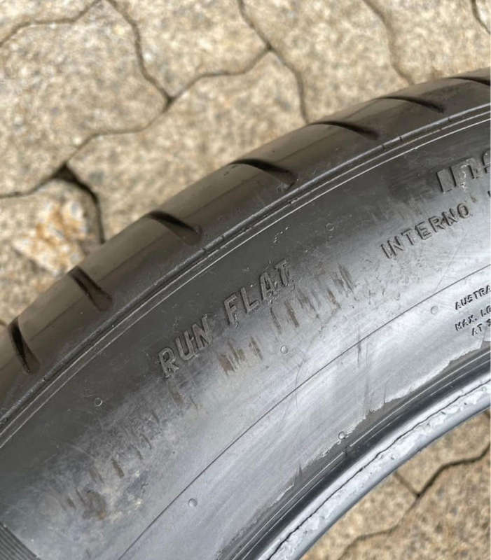 305/40/20 × 2 Pirelli Pzerro runflat tyres