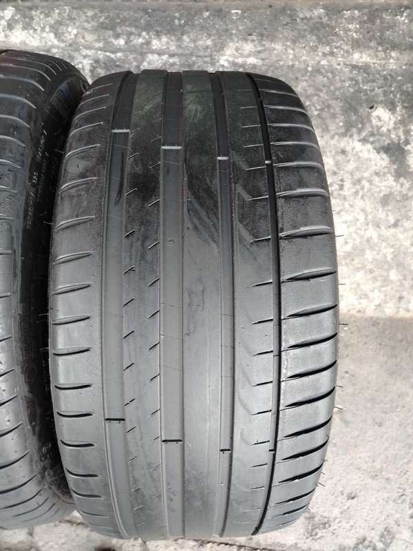255/40/18 x 2 Michelin Runflat