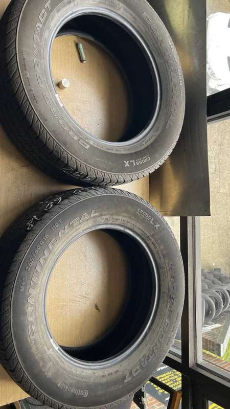 265/60/18 x 4 Dunlop Grandtrak AT. 70% thread life