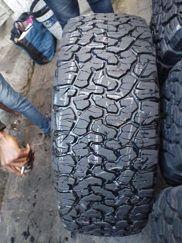 285/70/17 × 5 BF Goodrich AT Ko2 tyres