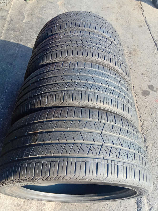 285/40/22 Continental Cross contact. 80% life