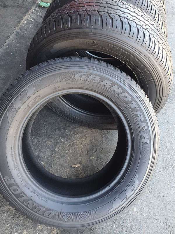 265/60/18 x 4 Dunlop Grandtrak AT. 70% thread life