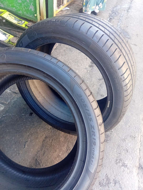 305/35/19 × 2 Pirelli Pzerro tyres.