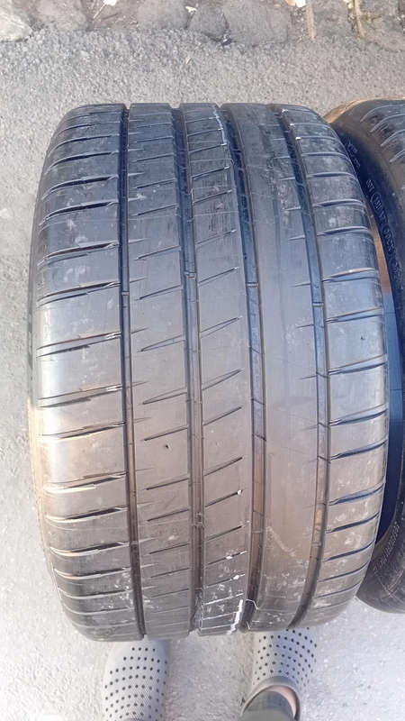 305/30/21 × 2 Michelin tyres (104Y)