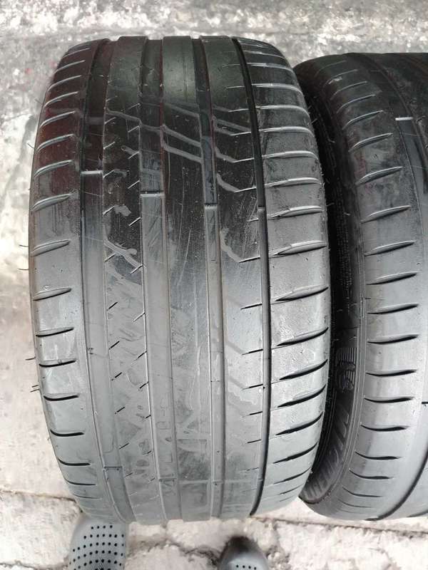 255/40/18 x 2 Michelin Runflat