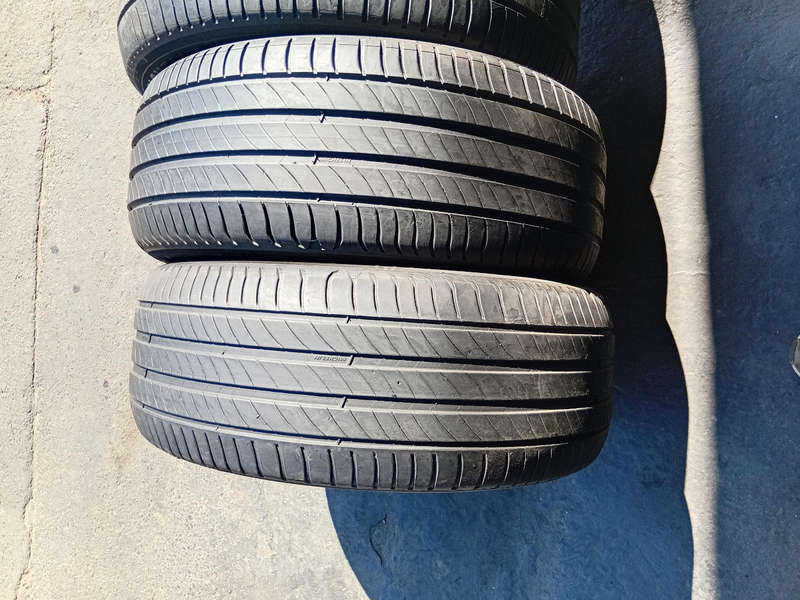 235/55/17 × 4 Michelin Primacy. Good condition