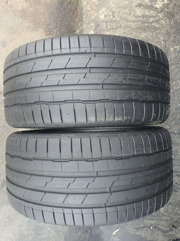 235/35/19 x 2 Hankook Ventus tyres. Non runflat