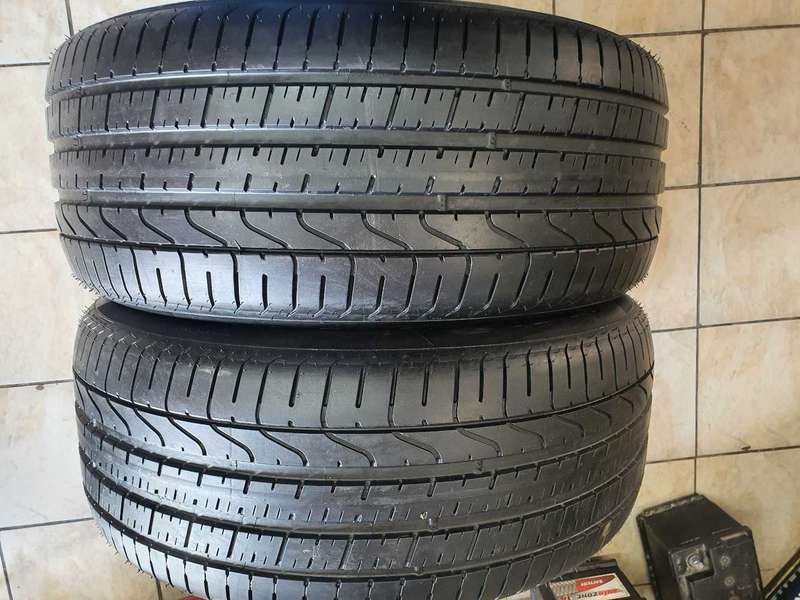 285/40/22 × 2 Pirelli Pzerro. Good condition