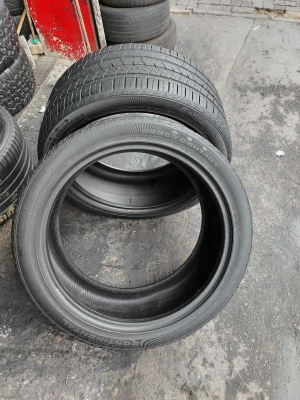 285/40/22 Continental Cross contact. 80% life