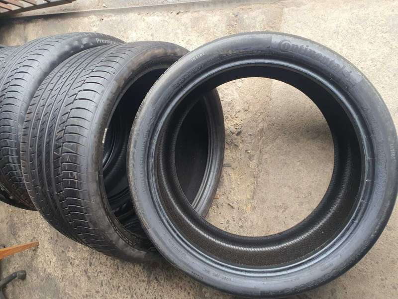 275/35/22, 315/30/22 Continental Premium Contact. 75% life