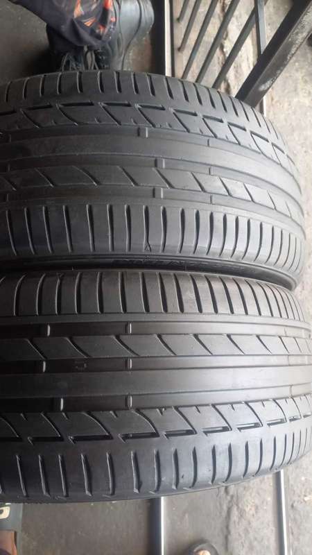 245/40/20 x 2 Bridgestone Potenza Runflat Tyres. 70% life