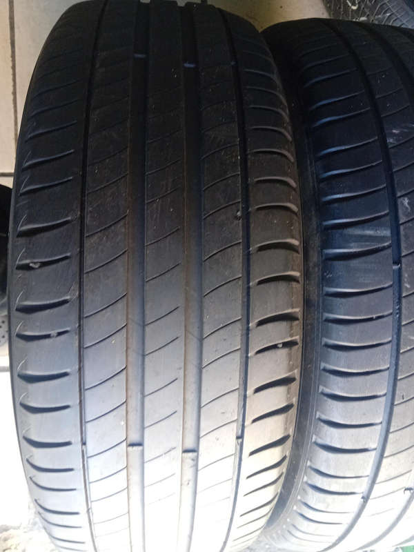 225/50/18 × 2 Michelin tyres. Fairly used