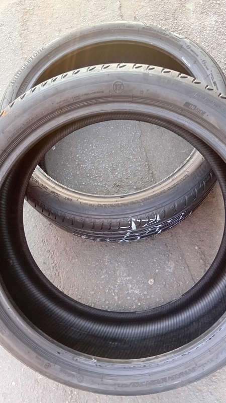 245/40/21 × 2 Bridgestone Alenza *Runflat tyres.