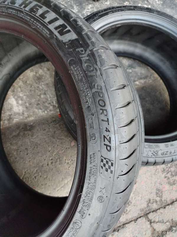 255/40/18 x 2 Michelin Runflat