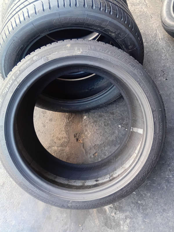 245/45/20 and 275/40/20 Michelin Runflat tyres