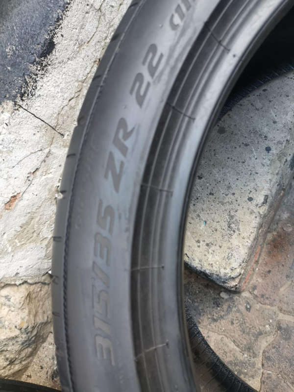 315/35/22 × 2 Pirelli Pzerro used tyres
