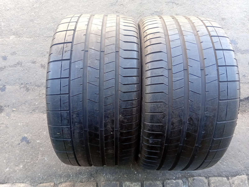 305/35/19 × 2 Pirelli Pzerro tyres.
