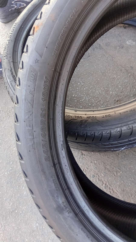 245/40/21 × 2 Bridgestone Alenza *Runflat tyres.